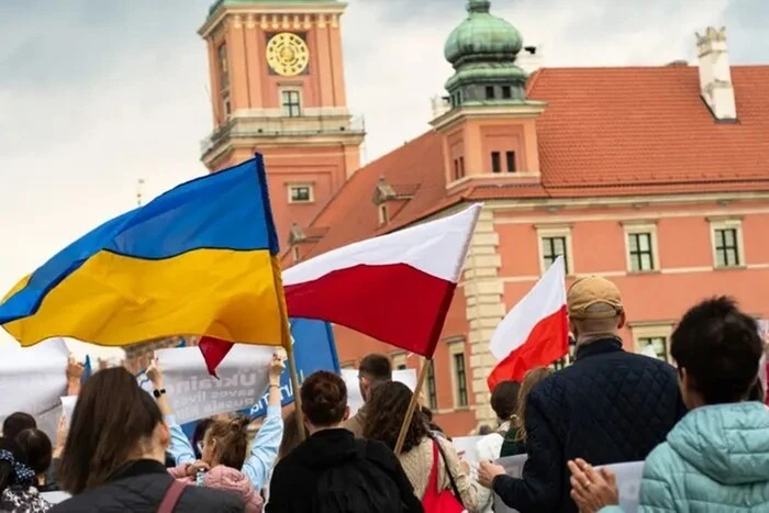 Скільки українців стикалися з негативним ставленням у Польщі: результати опитування