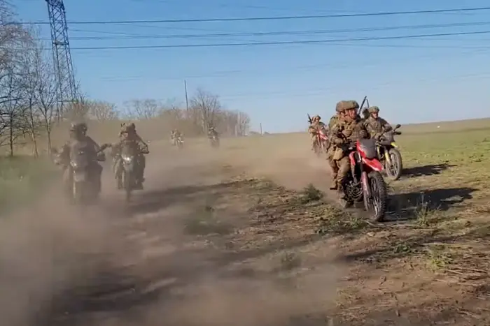 Sformowano pierwszą w ZSU szturmową rotę motocyklową (wideo)