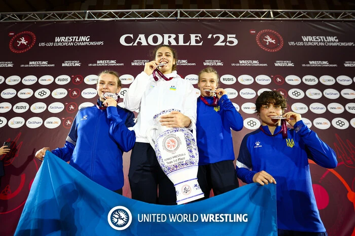 Сборная Украины по женской борьбе заняла первое командное место на чемпионате Европы U20
