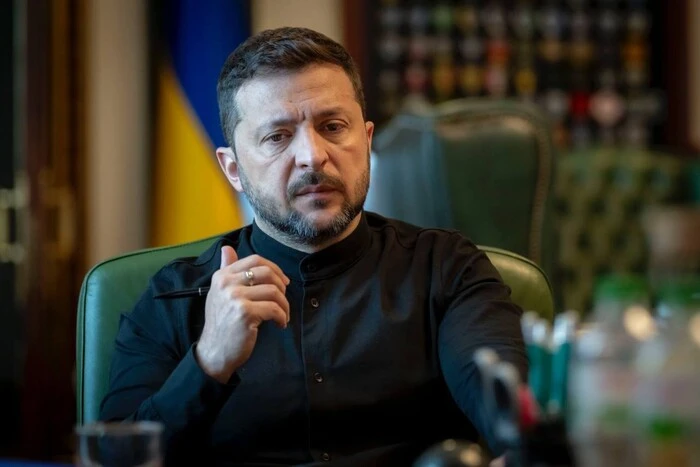 Зеленський зідзвонився зі Стармером: говорили про санкції проти РФ