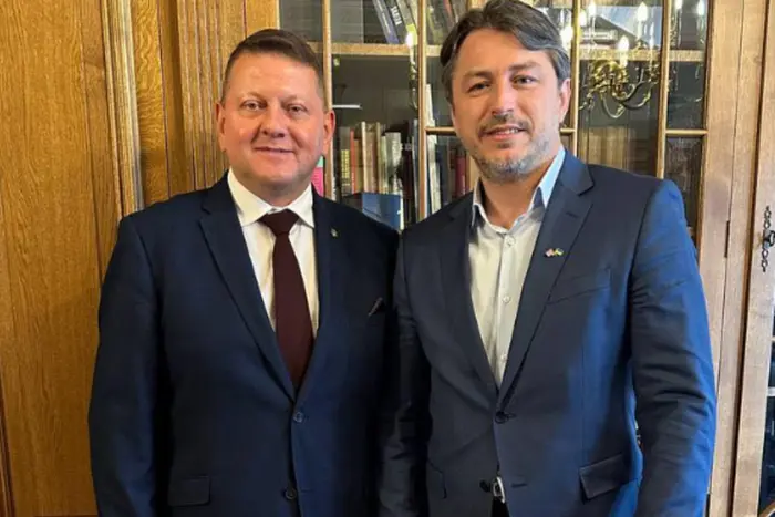 «Przytulił się». Sieć omawia zdjęcie Zaluzhnego i Prytuli