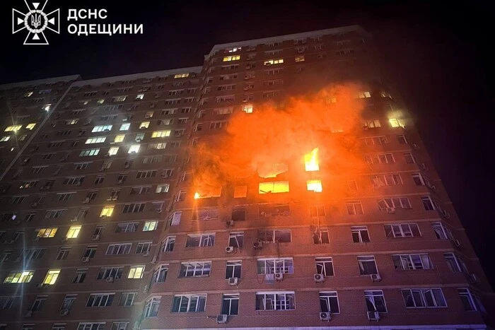 Russia strikes a high-rise building in Odesa: State Emergency Service shows the aftermath