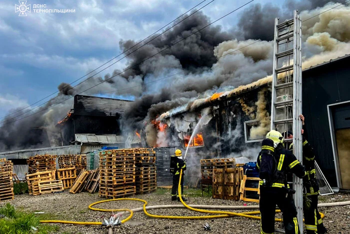 A large-scale fire occurred in Ternopil: seven units of equipment involved
