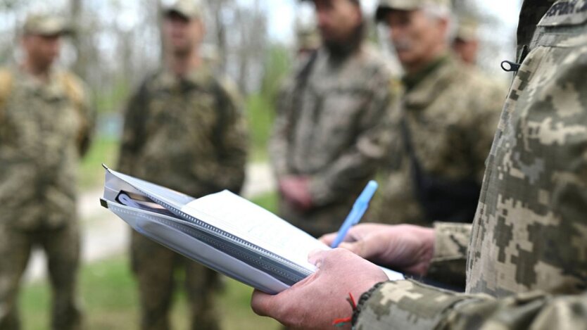 ТЦК выходят в рейд: украинцам угрожают массовые раздачи повесток и штрафы прямо на улицах