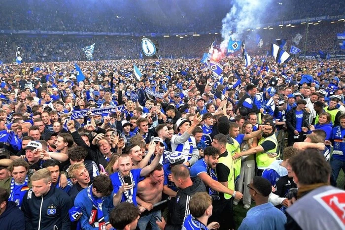 Zehntausende Fans des Hamburger SV landeten nach der Feier des Aufstiegs in die Bundesliga im Krankenhaus