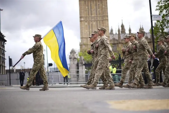 Українські військові отримали оплески на параді до Дня перемоги в Лондоні