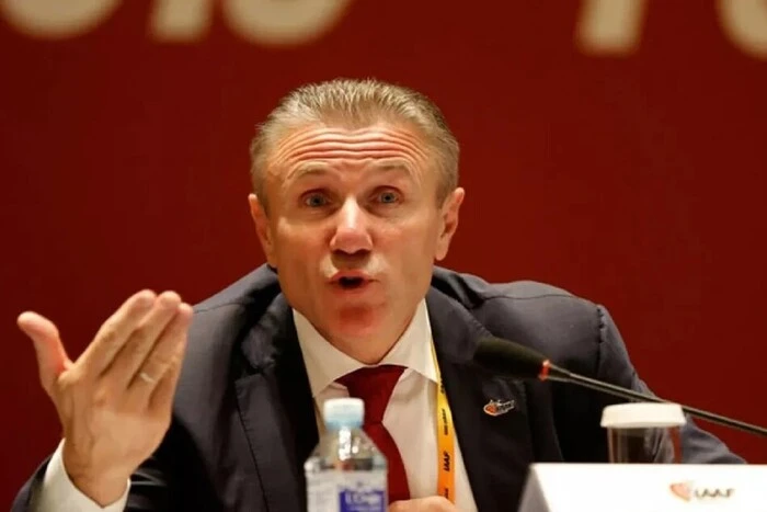 Organizacja, którą kieruje Bubka, pozwoliła Rosjanom występować z narodową symboliką