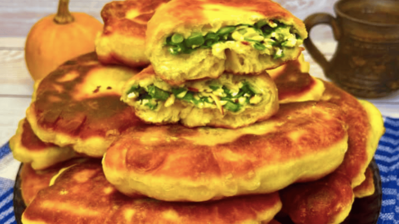 Fried pies with green onions for summer — according to grandmother's recipe