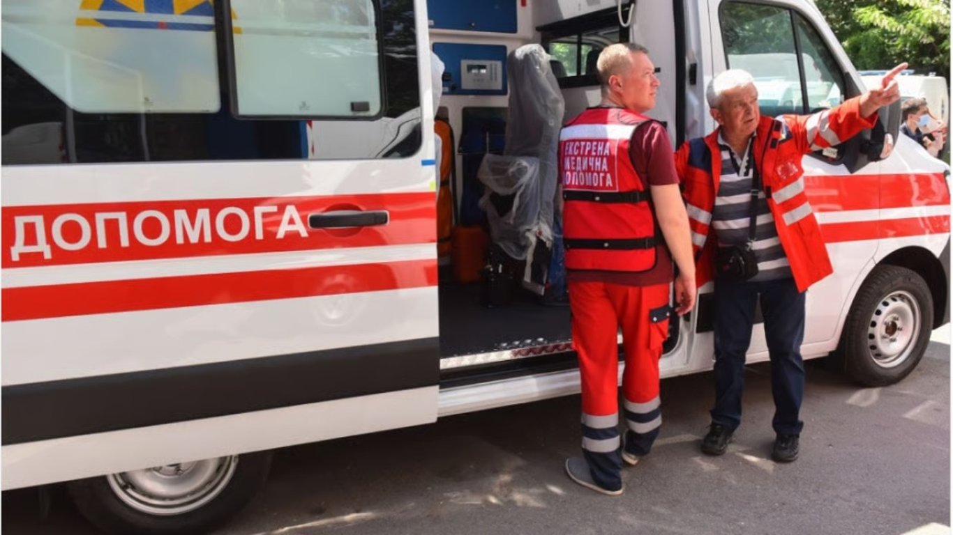На Донеччині дрон РФ влучив в авто з гуманітарною допомогою