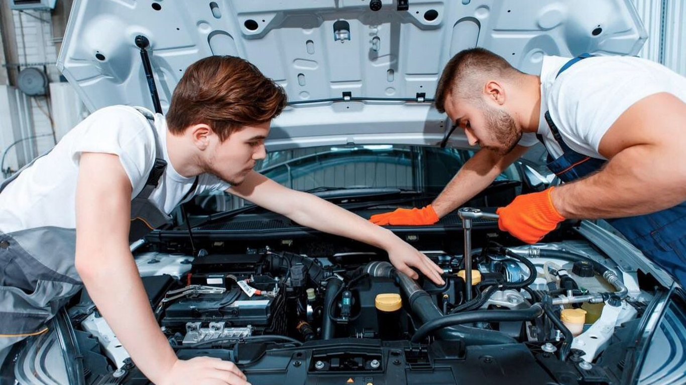 В 'Азове' нужны люди, которые обслуживают автомобили — новая вакансия