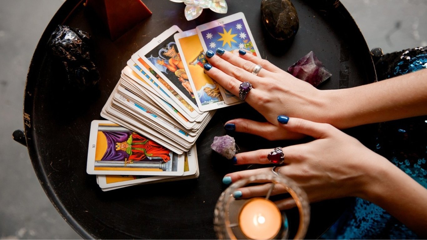 Horoscope for all Zodiac signs on July 12, 2025 according to Tarot