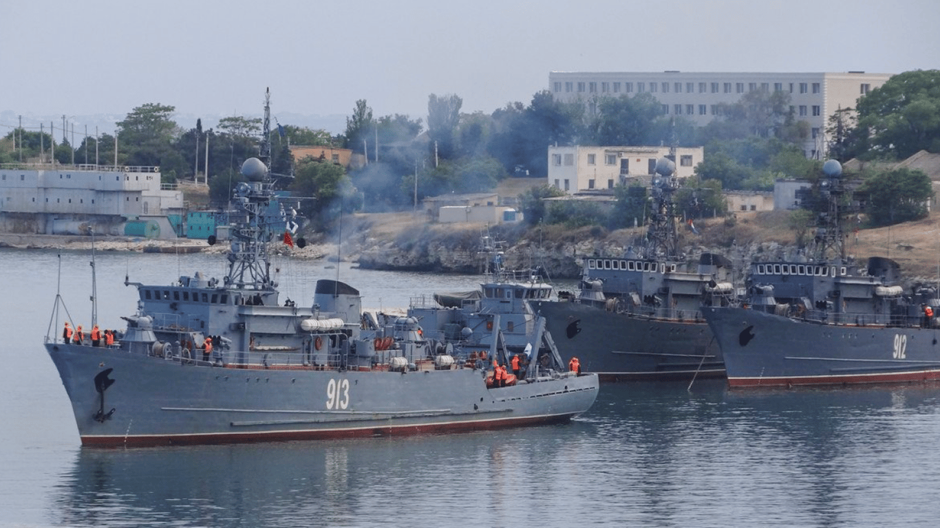 The missile carriers are on the raid in the Black Sea — is there a threat to Odesa