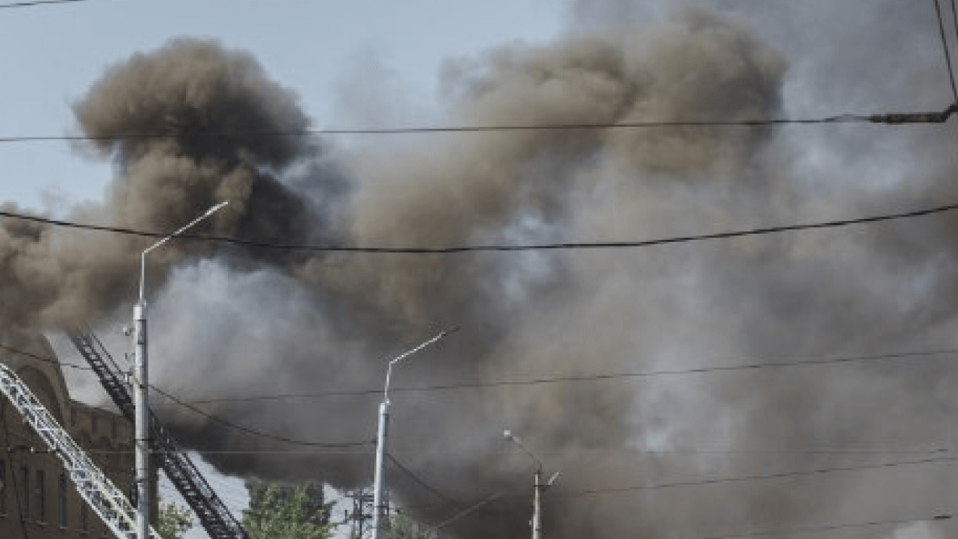 Powerful explosions rocked Dnipro — what is known