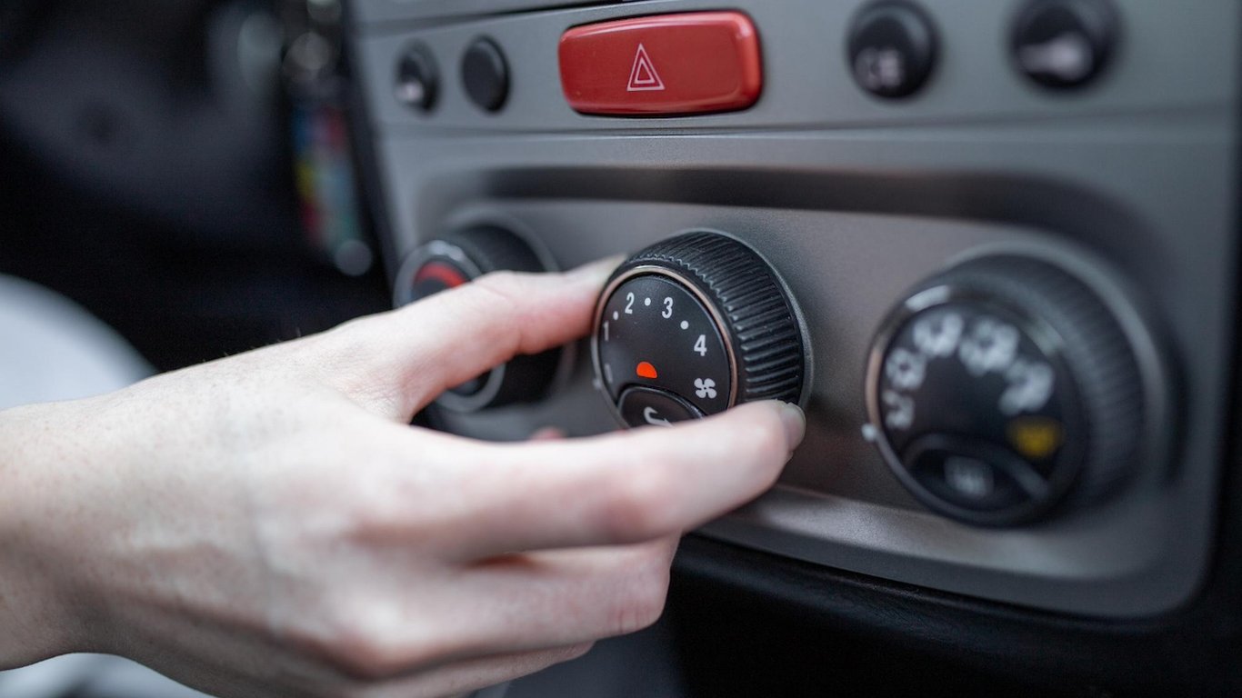 Sollte man die Klimaanlage im Auto überhaupt nachfüllen?