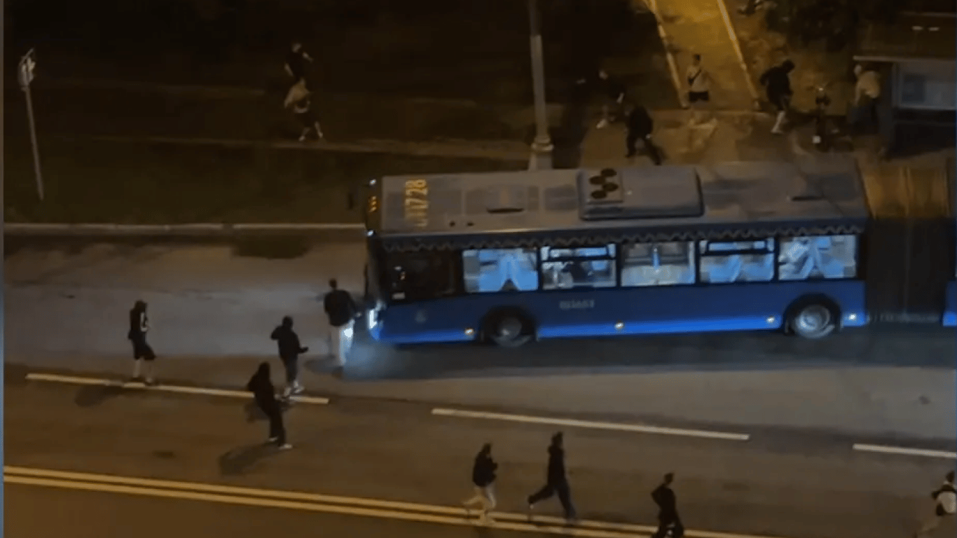 На вулицях Москви масова бійка — Путін ввів Росгвардію