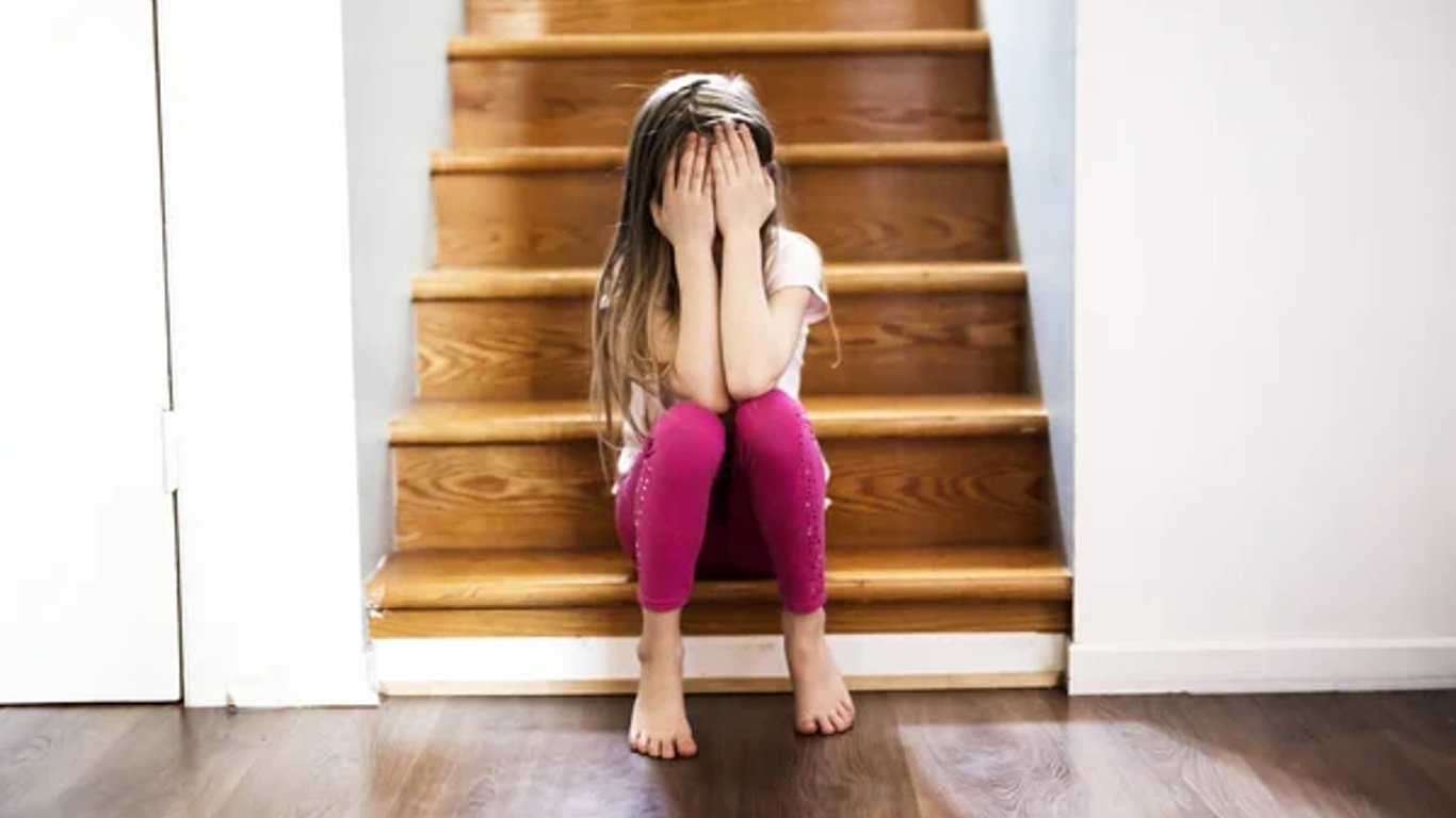 Die Mutter vergewaltigte ihre minderjährige Tochter - wie das Gericht sie bestraft hat