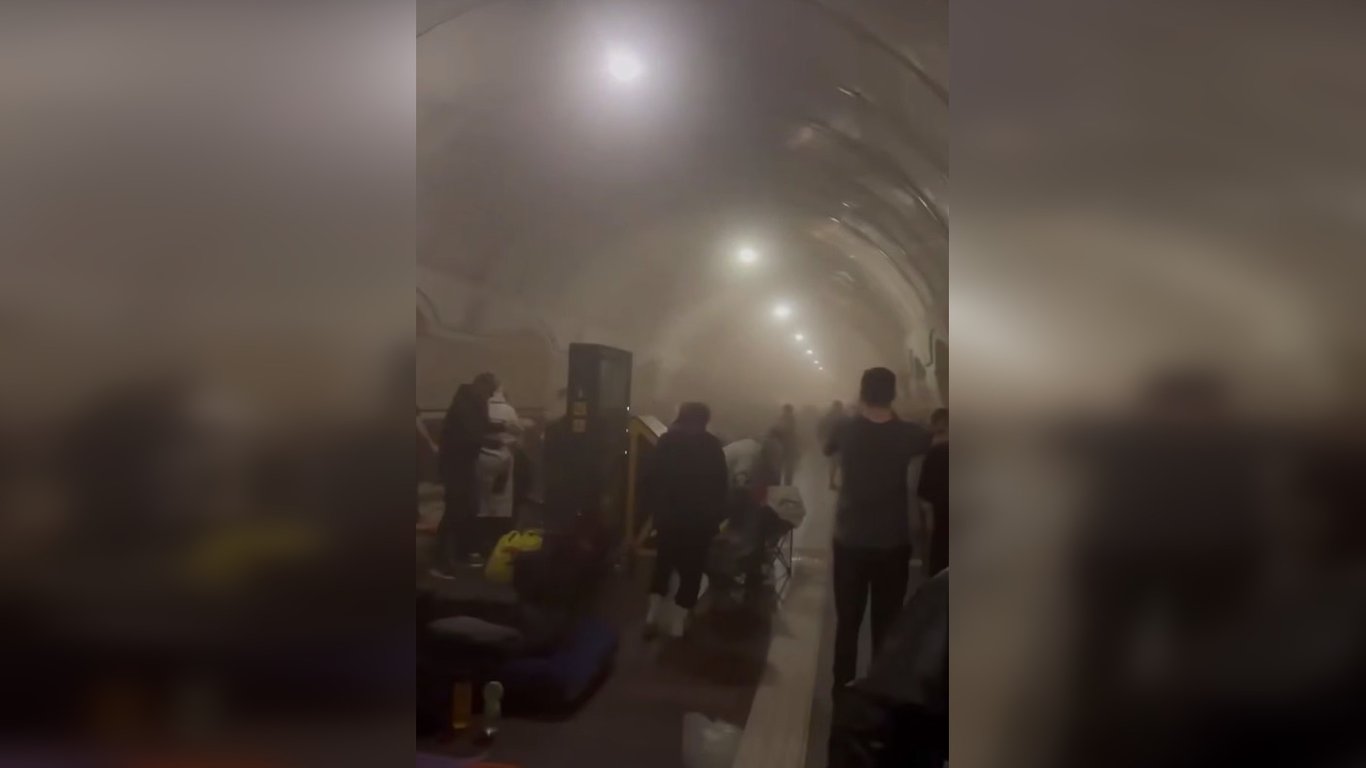 У метро Лук'янівська задимление — массовая атака РФ на Киев