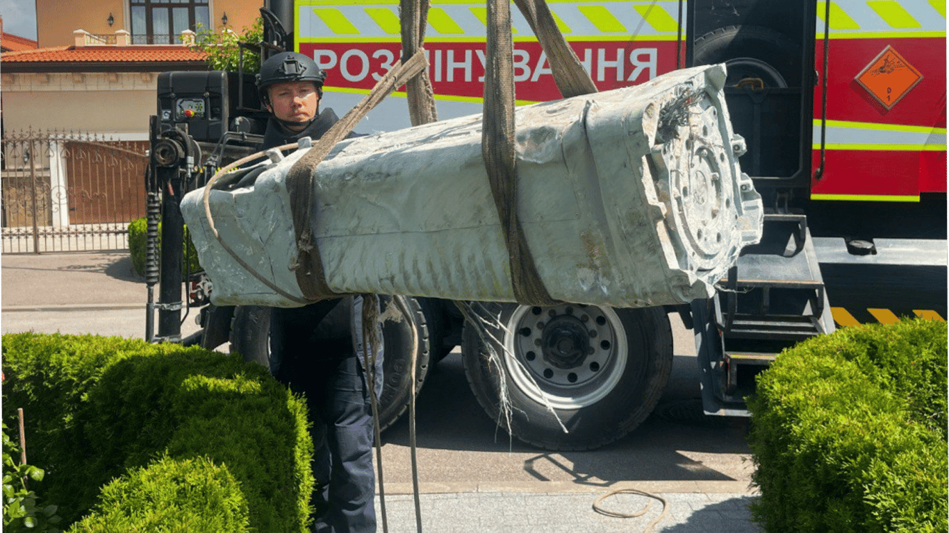 An unexploded warhead of a missile found in Kyiv